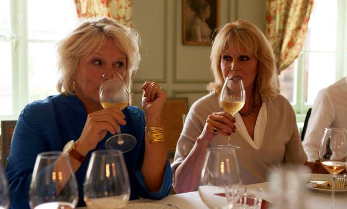 Travel vs The Comedian – Joanna & Jennifer: Absolutely&nbsp;Champers