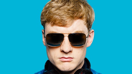 REVIEW – James Acaster, Cold Lasagne Hate Myself 1999, The Phoenix Theatre [by Charlotte from&nbsp;B.R.A]