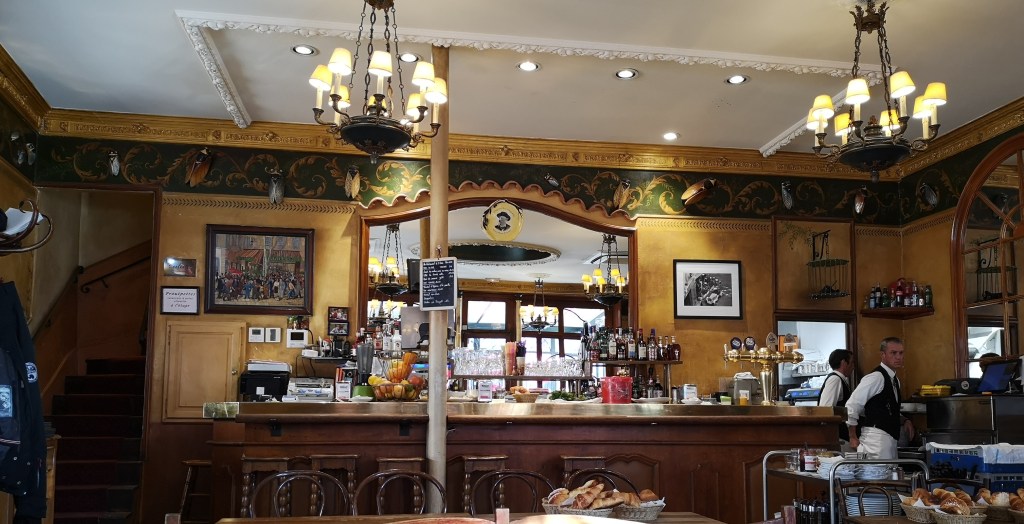 The Travel Book – Bar Le Grillion, Aix-En-Provence, France