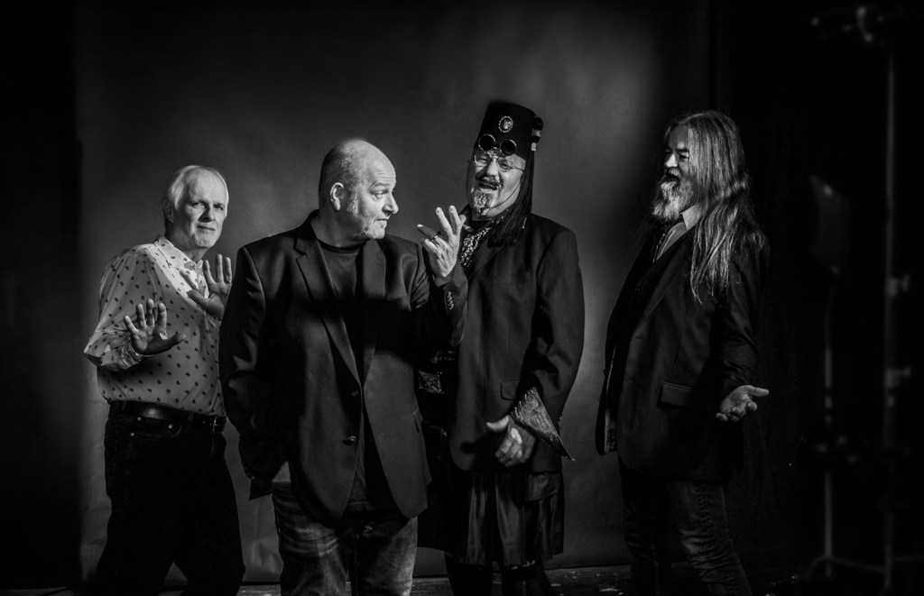 Playing The Favourite – INTERVIEW –Little Billy&nbsp;Lost