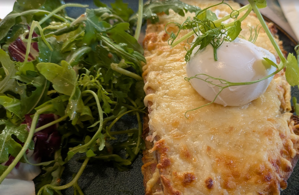 The Travel Book – Singl-End, Glasgow,&nbsp;Scotland